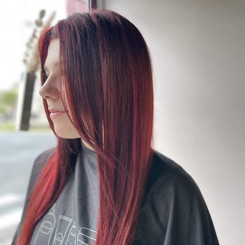 Une coloration rouge cuivré sur cheveux longs lisses